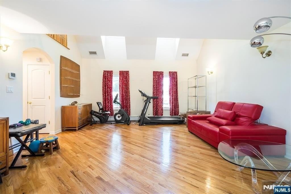 16 Norwood Ave - Photo 7 of 32