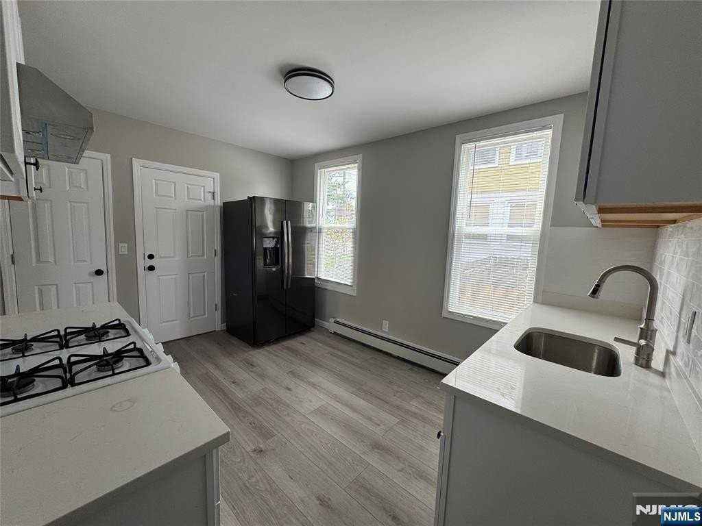 138 Carlton Ave - Photo 4 of 14