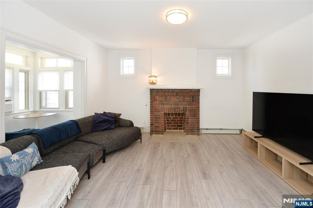 6 Glen St - Photo 1 of 1