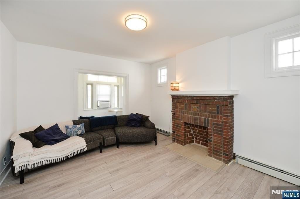 6 Glen St - Photo 2 of 13