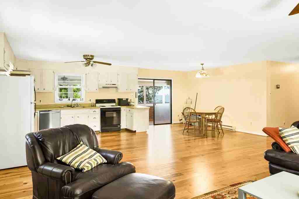 496 Bay Quarter Dr - Photo 3 of 23