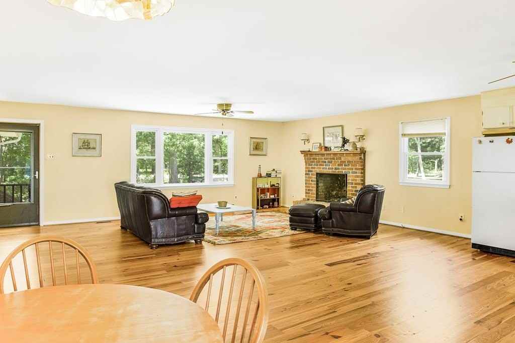 496 Bay Quarter Dr - Photo 4 of 23
