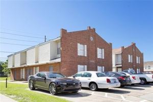 featured image of 1208 Cambridge Dr