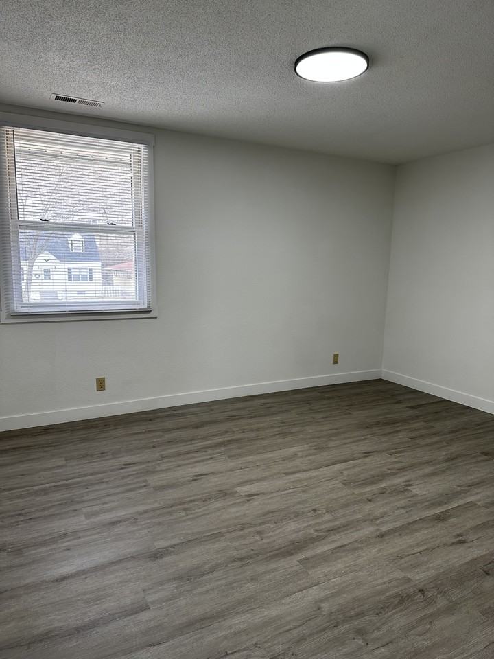 2060 Whittier St #5 - Photo 7 of 9