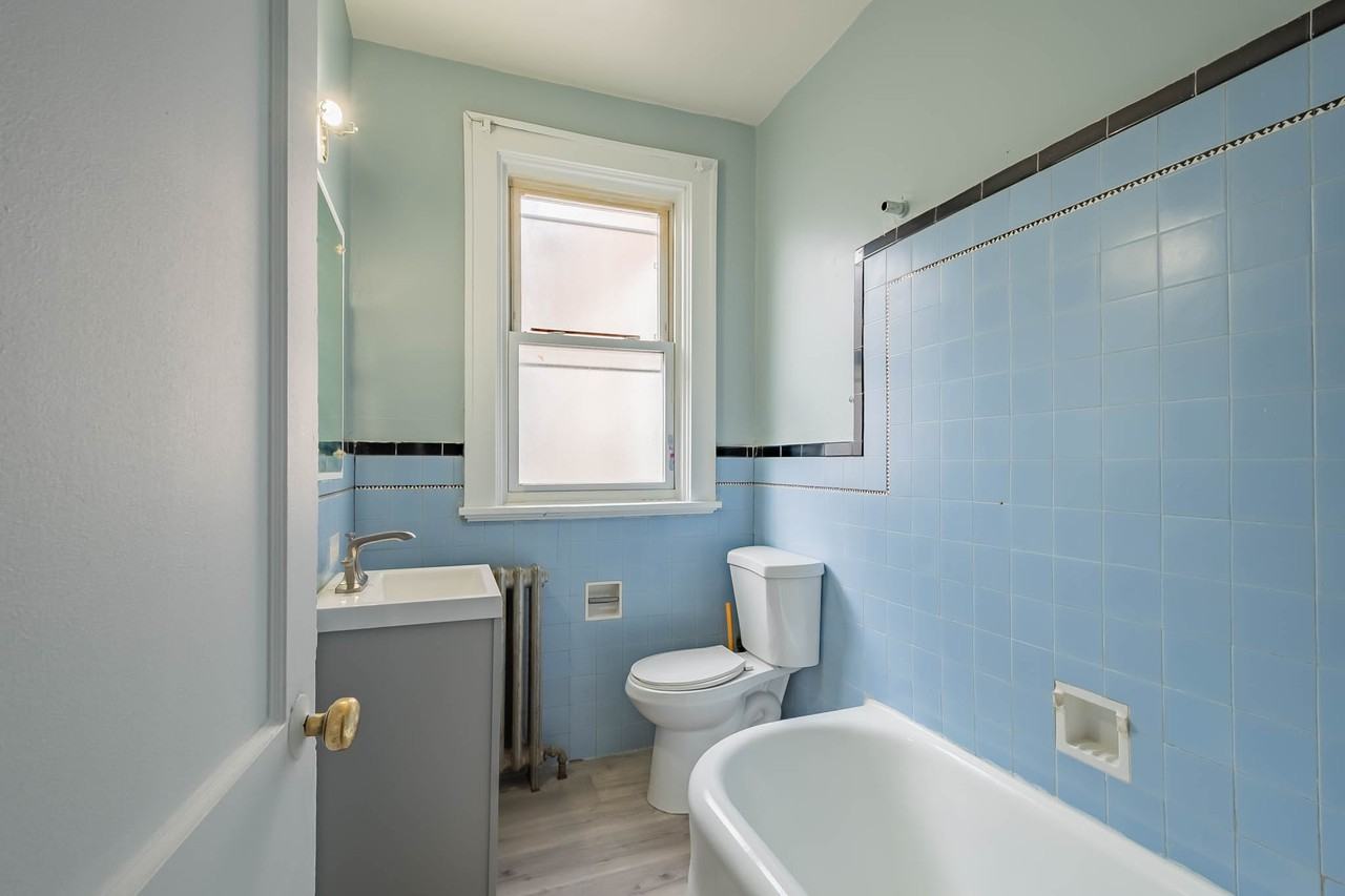 2118 Bedford Ave #2 - Photo 3 of 22