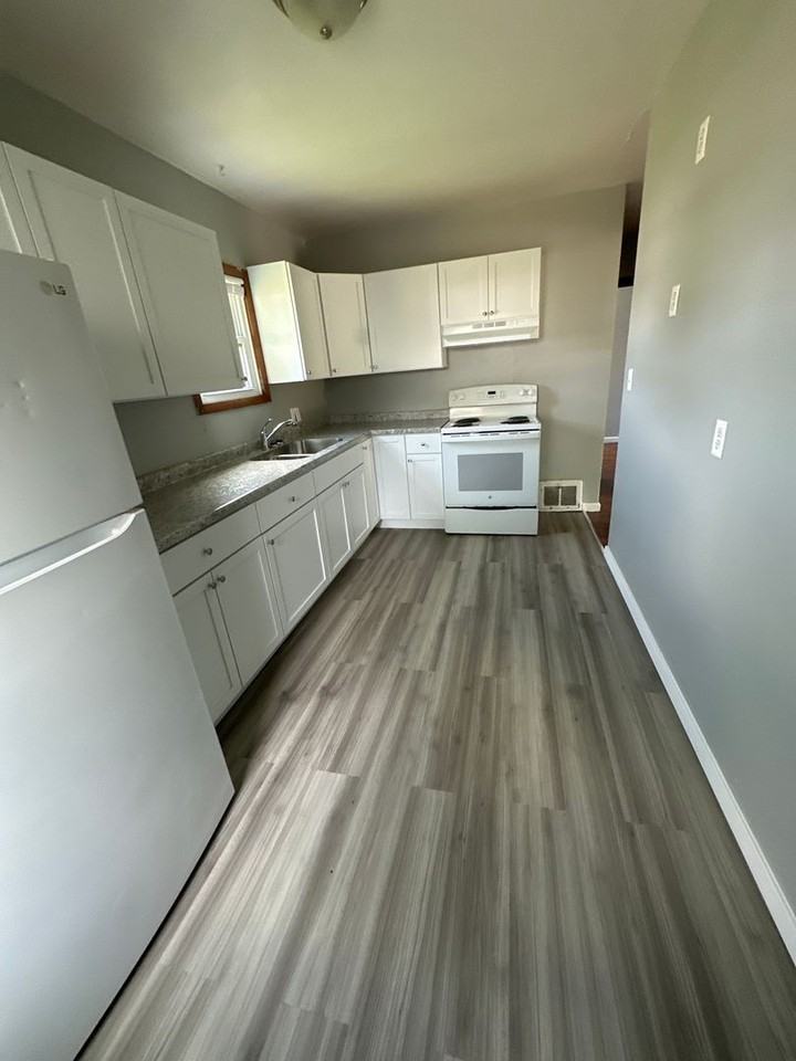 243 Polk St - Photo 4 of 10