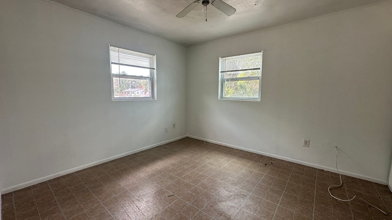 919 Pine St - Photo 5 of 5