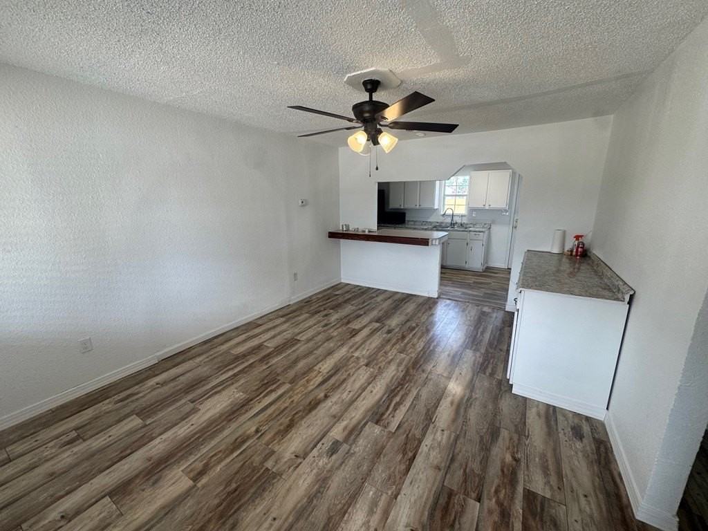 2404 W 9th St - Photo 4 of 14
