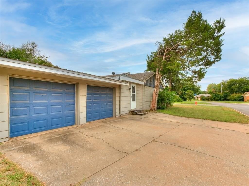 1429 Casady Ln - Photo 6 of 41