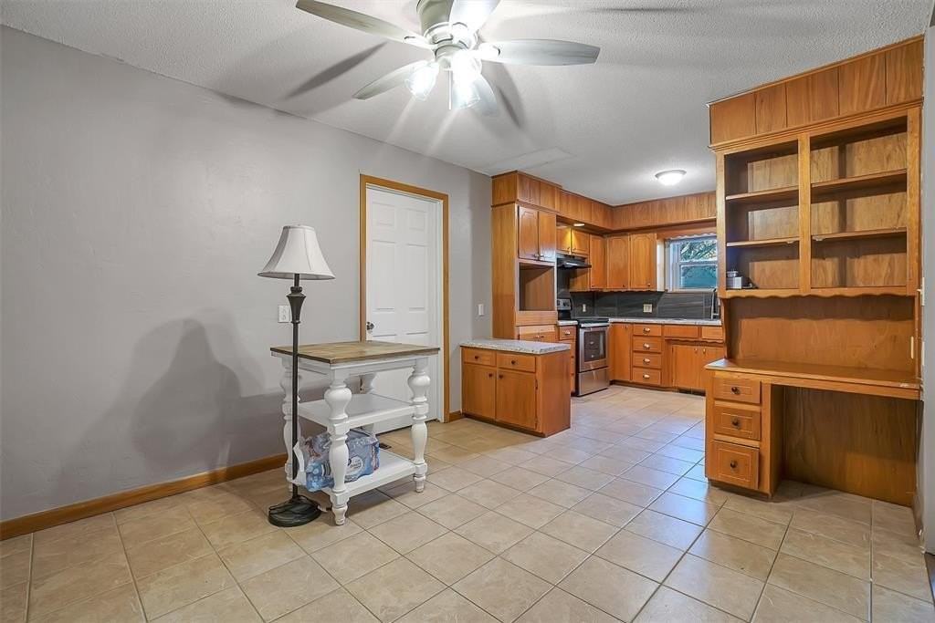615 Oak Dr - Photo 2 of 16