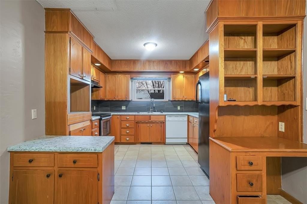 615 Oak Dr - Photo 3 of 16