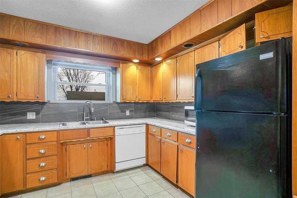 615 Oak Dr - Photo 5 of 16