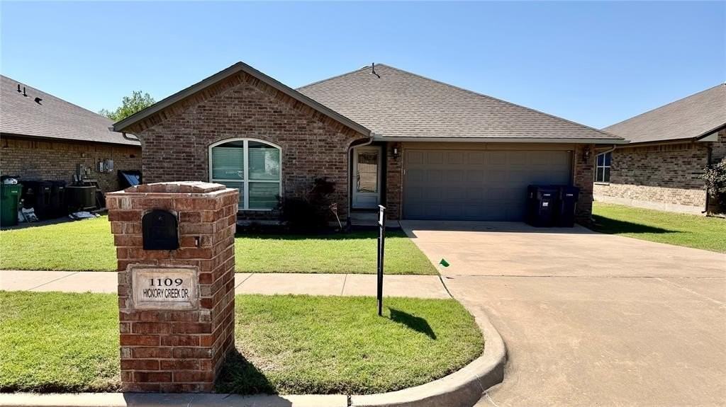 1109 Hickory Creek Dr - Photo 2 of 22