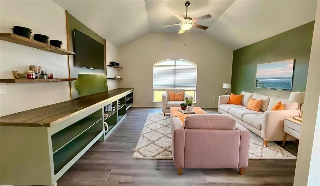 1109 Hickory Creek Dr - Photo 3 of 22