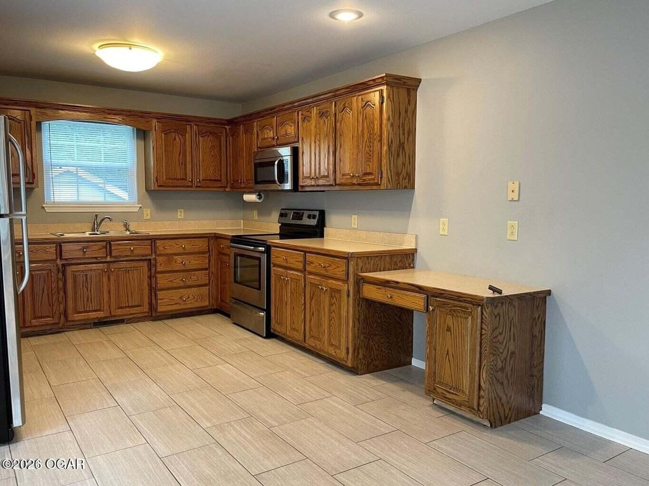 915 Briarview - Photo 3 of 15