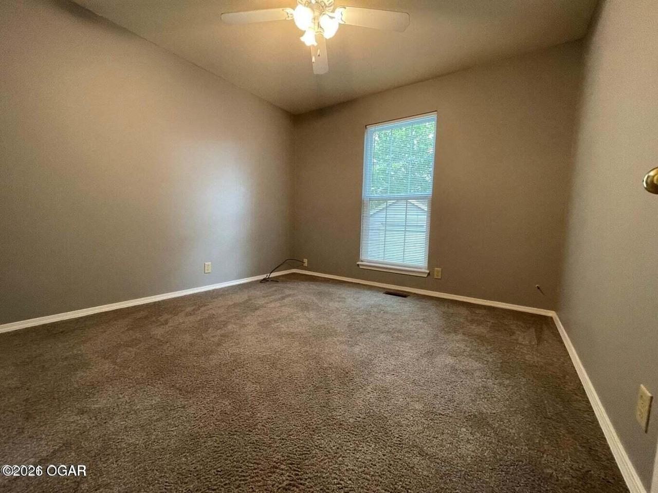 915 Briarview - Photo 5 of 15