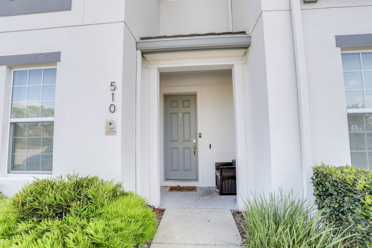 510 Captiva Dr - Photo 3 of 47
