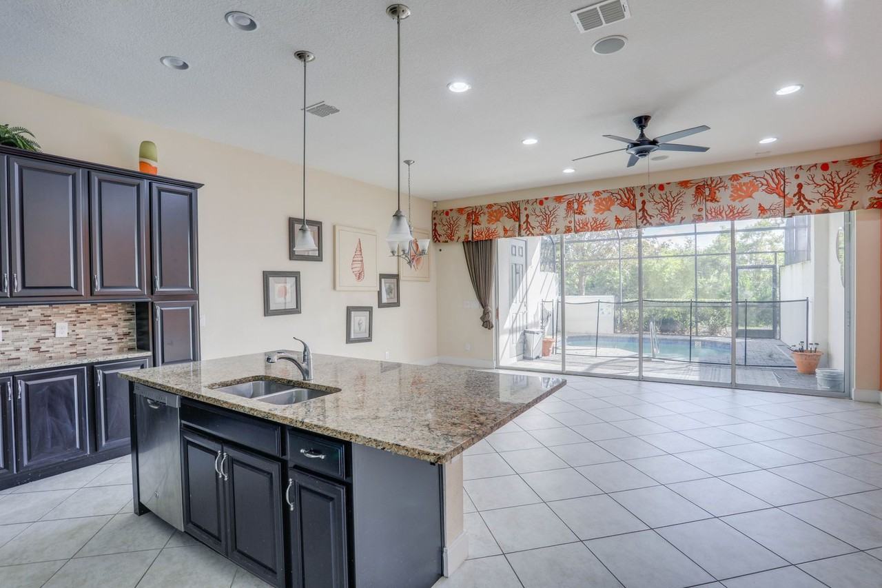 510 Captiva Dr - Photo 6 of 47