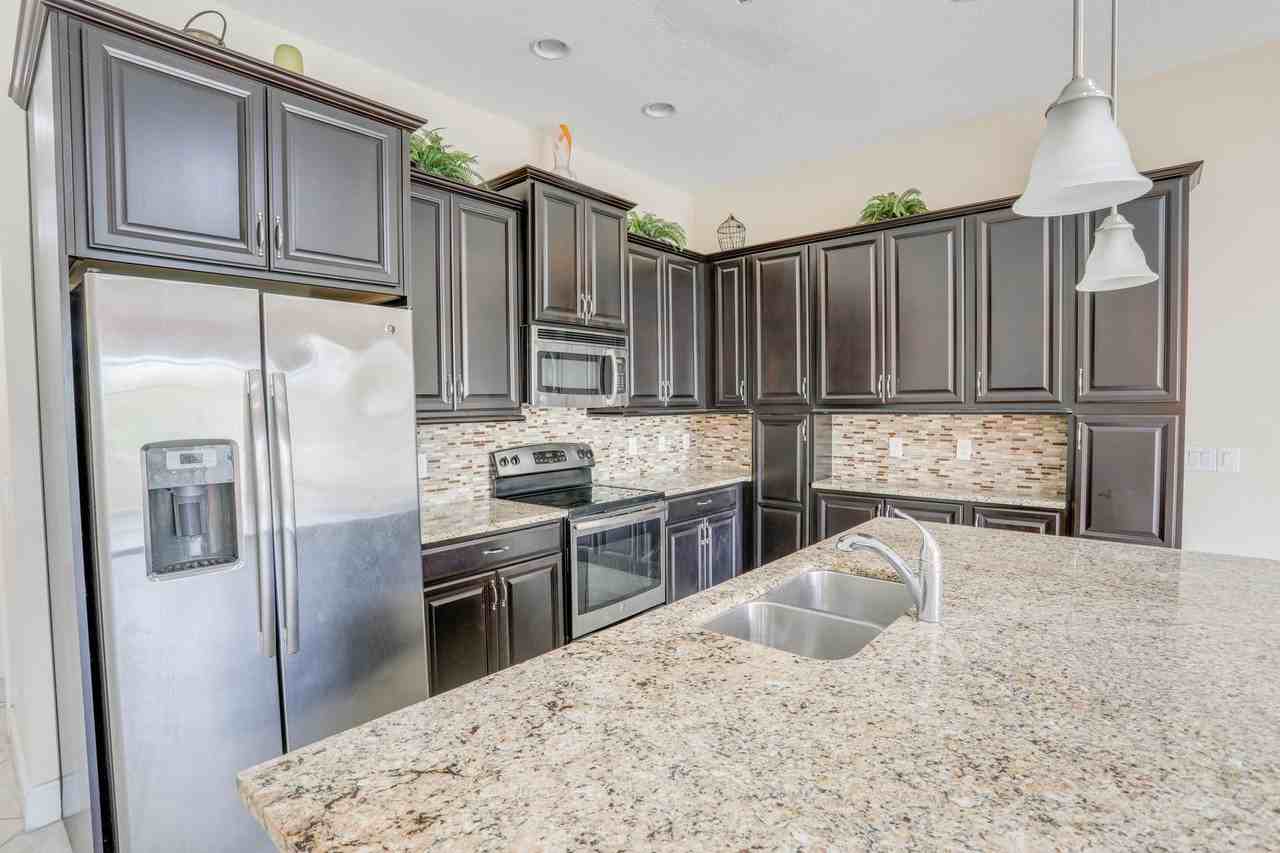 510 Captiva Dr - Photo 7 of 47