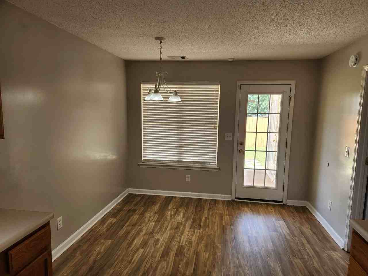 306 Haverhill Cir - Photo 4 of 15