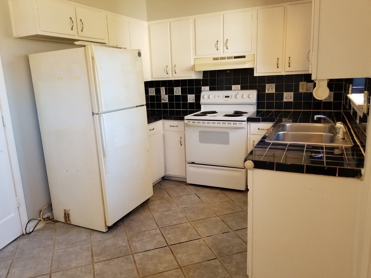 6918 Holly Lake Dr - Photo 3 of 10
