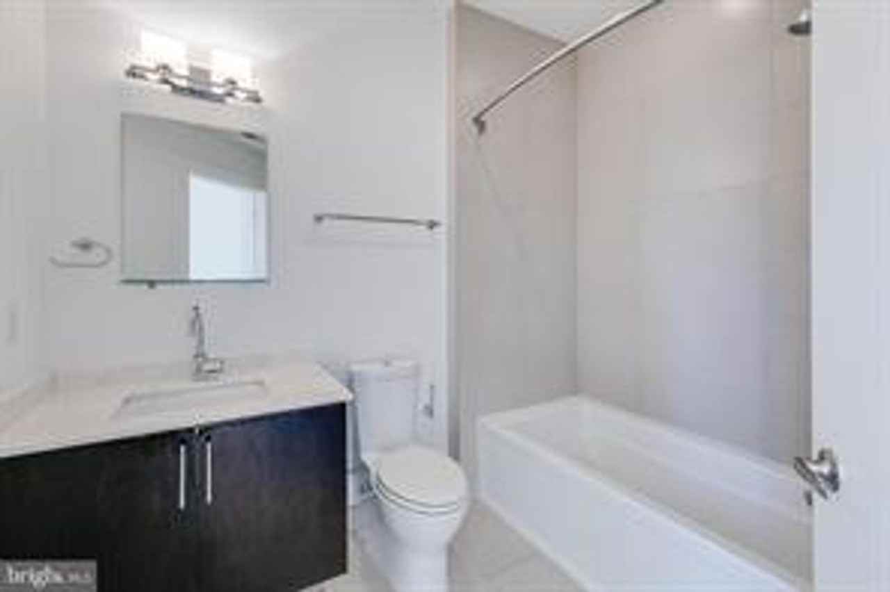 1106 N Hope St - Photo 4 of 18