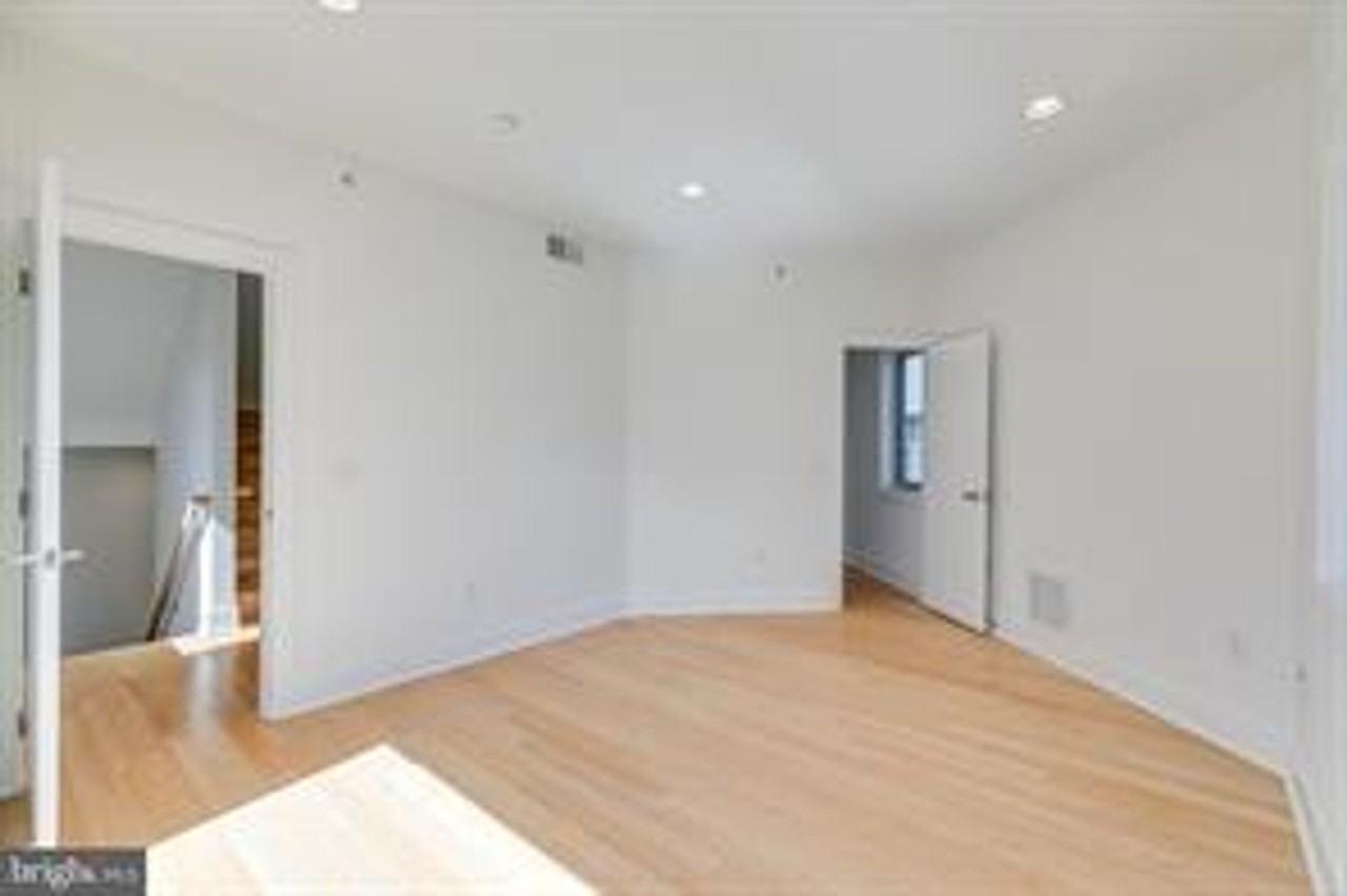 1106 N Hope St - Photo 6 of 18