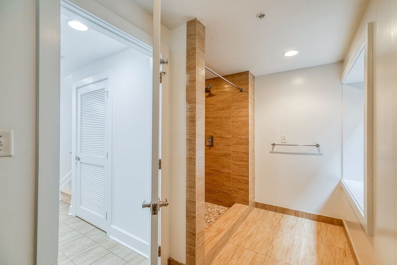 412 N Front St #19 - Photo 4 of 20