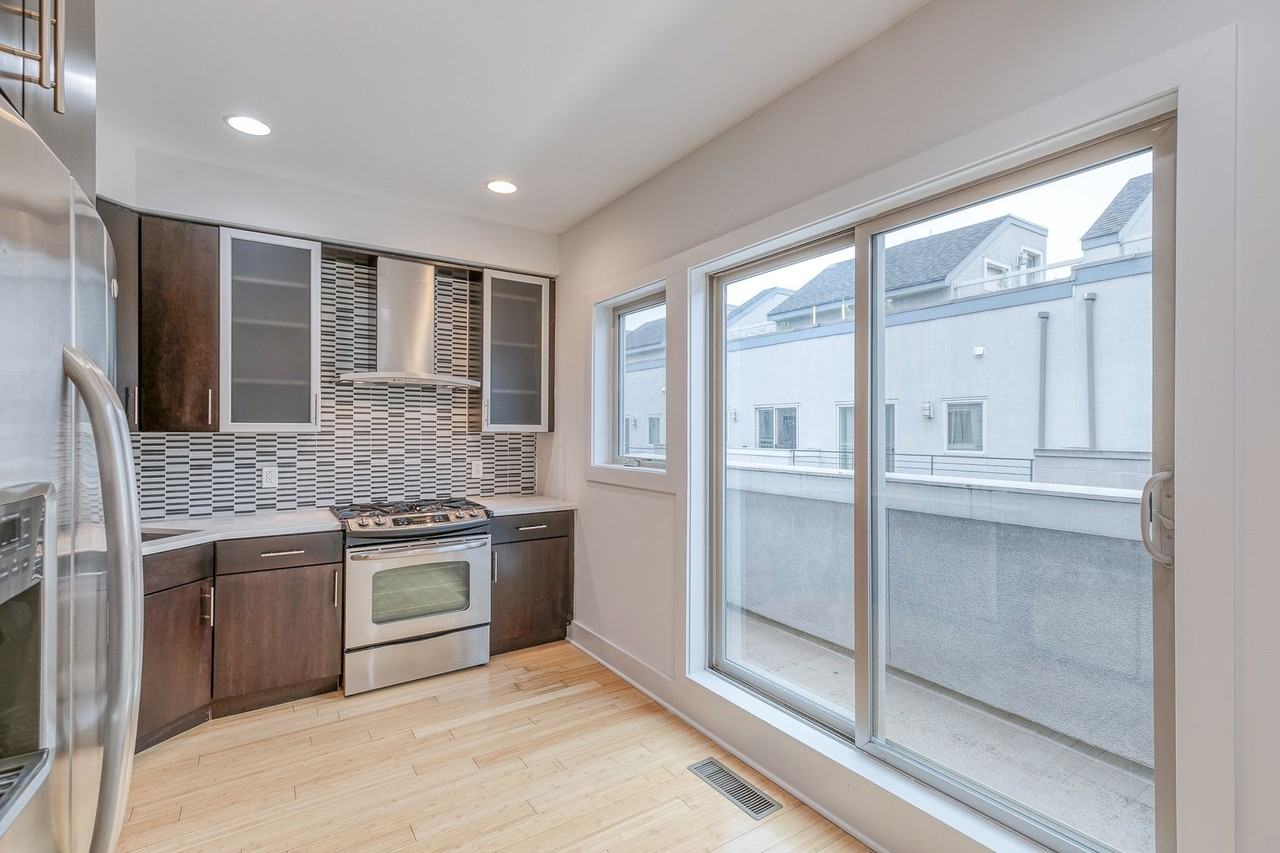 412 N Front St #19 - Photo 6 of 20