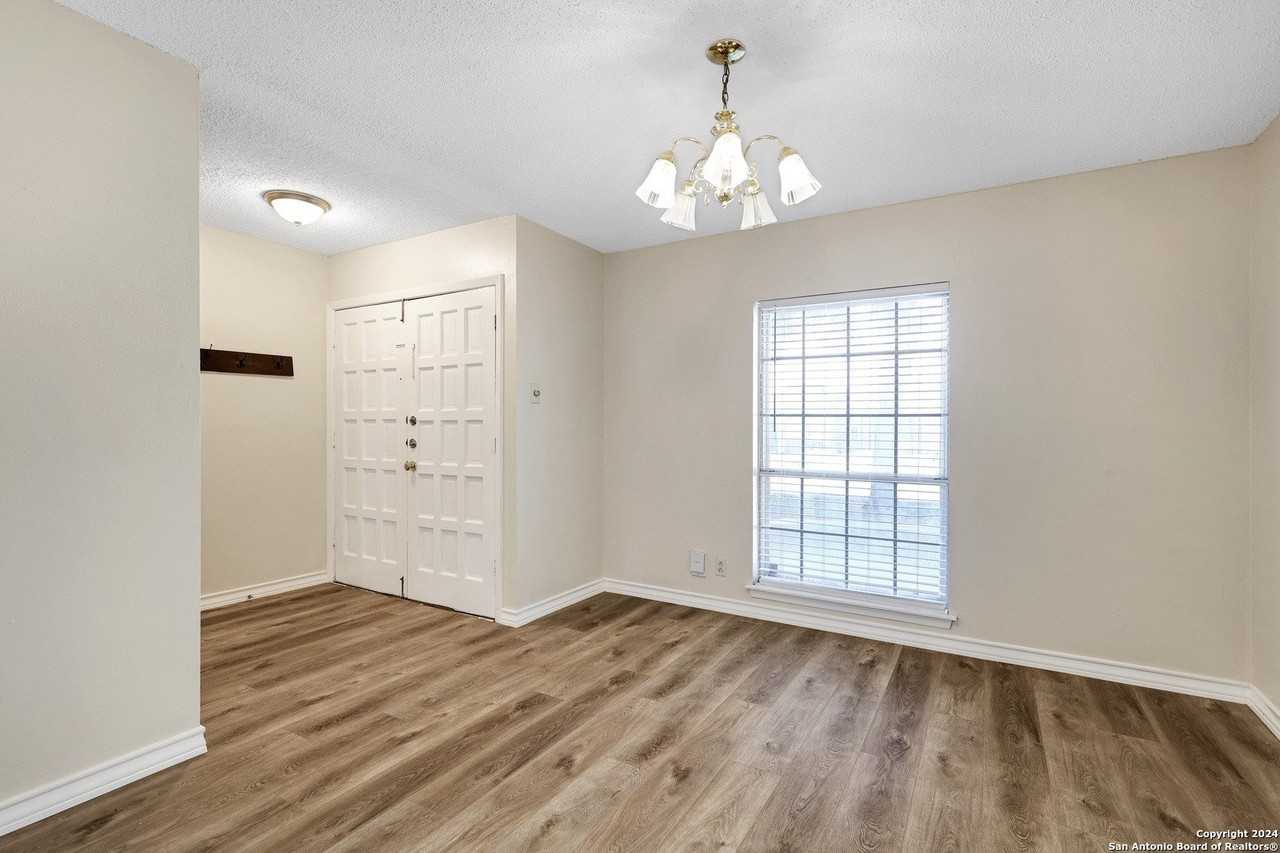 6123 Pecan Trail St - Photo 2 of 20