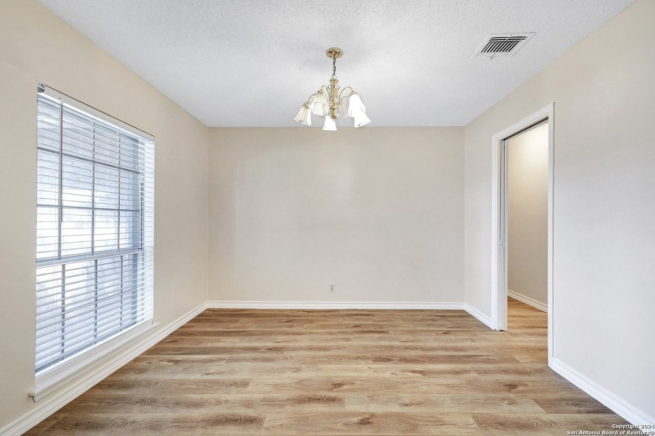 6123 Pecan Trail St - Photo 3 of 20
