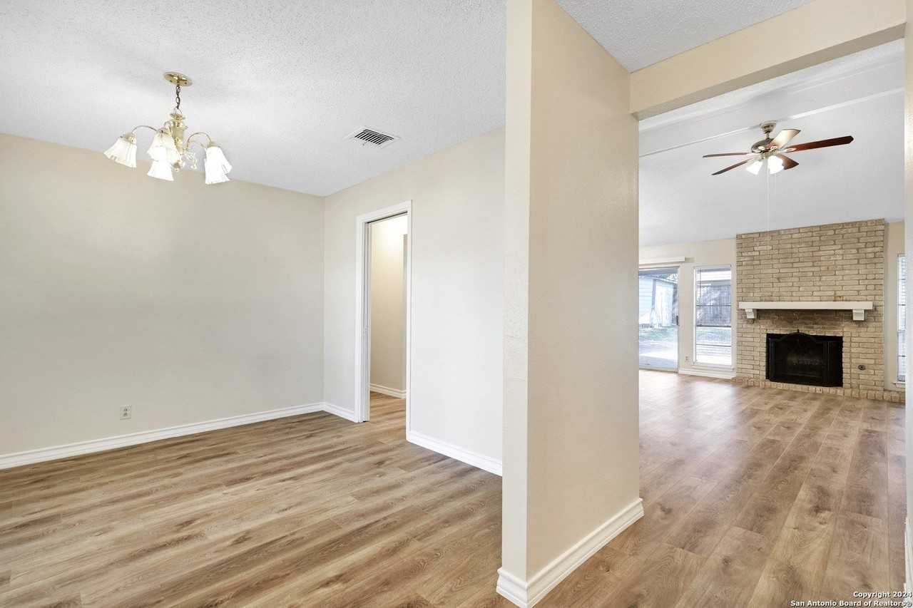 6123 Pecan Trail St - Photo 4 of 20