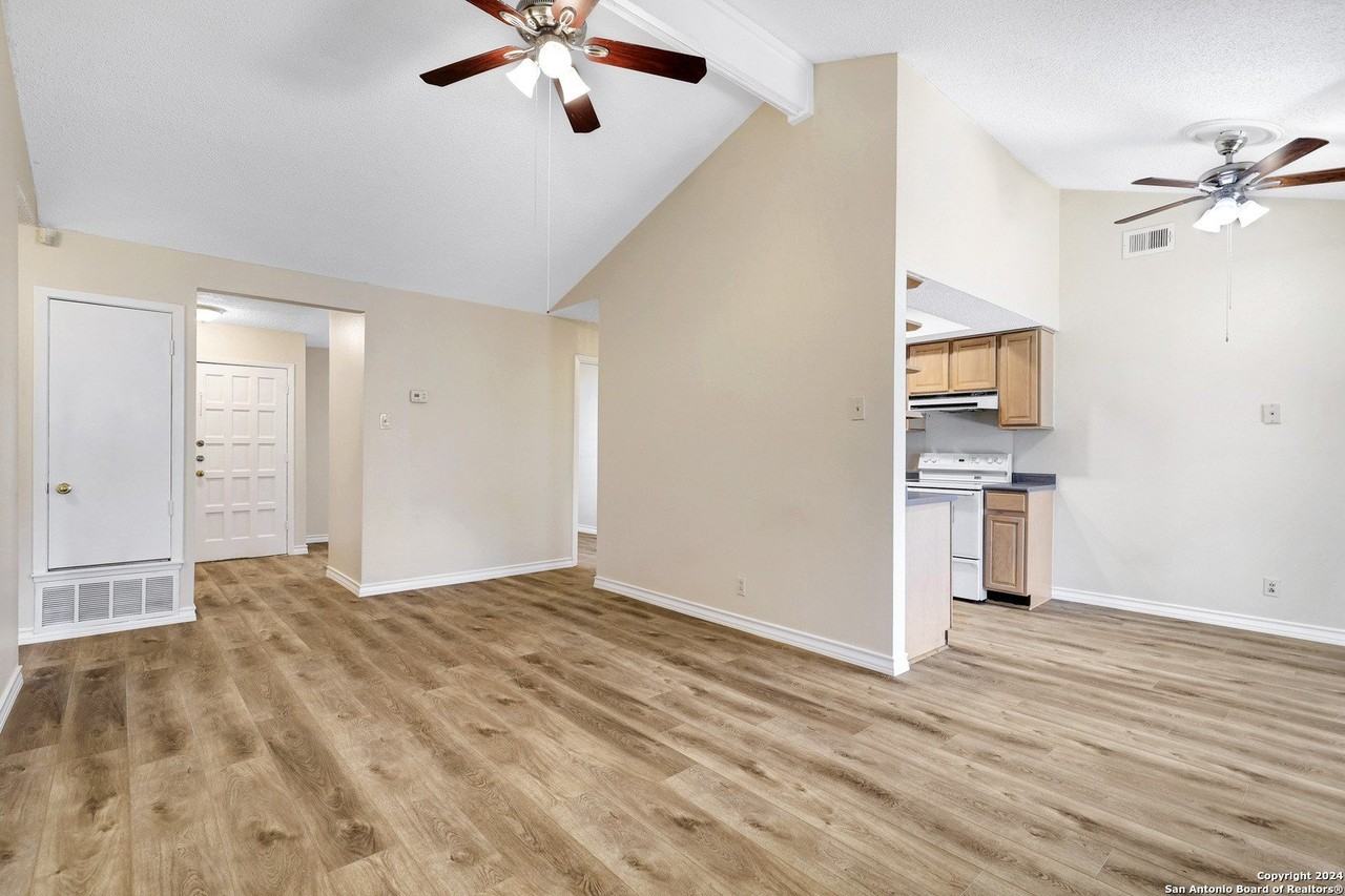 6123 Pecan Trail St - Photo 6 of 20