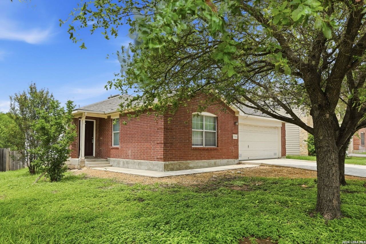 5146 Fountain Hl - Photo 2 of 28