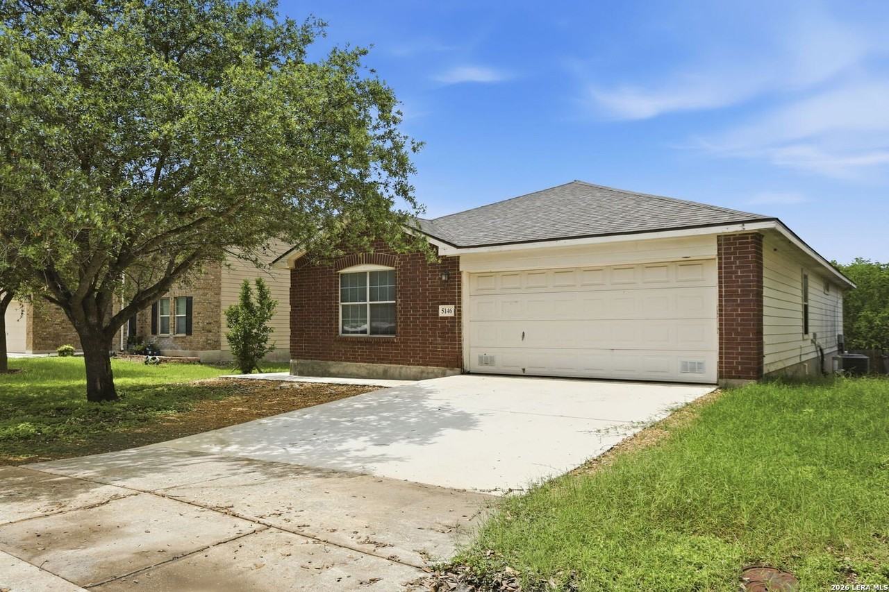 5146 Fountain Hl - Photo 3 of 28