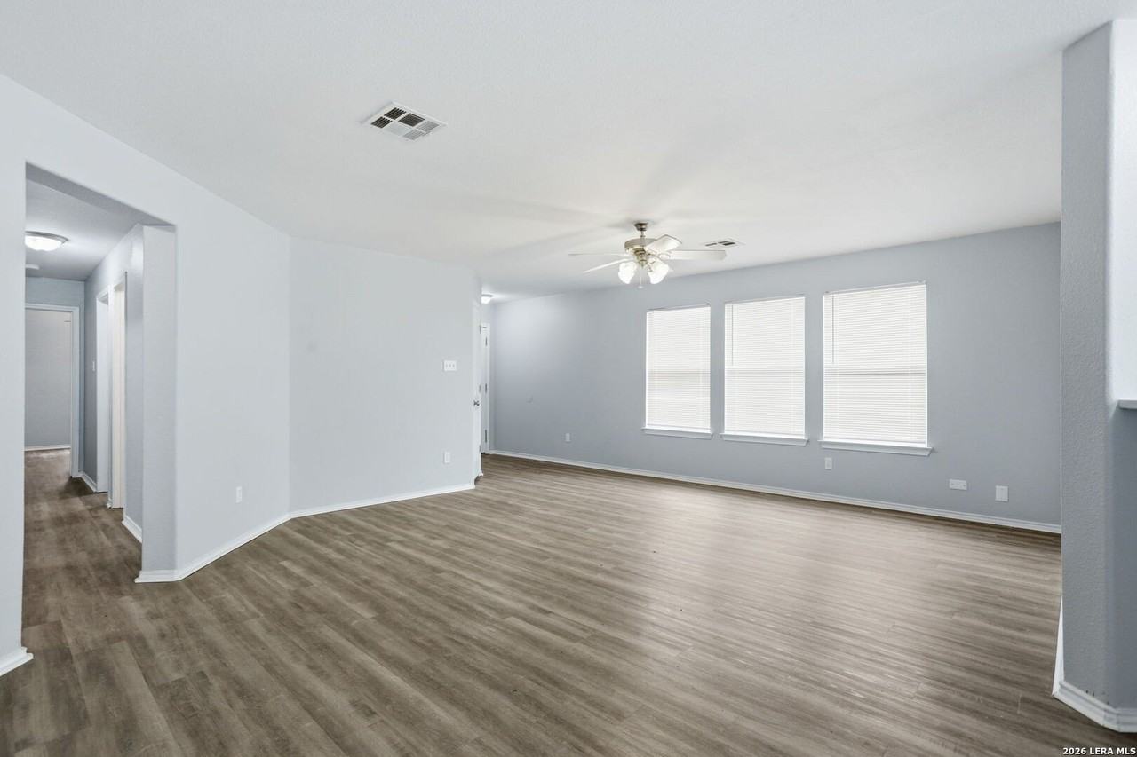 5146 Fountain Hl - Photo 4 of 28