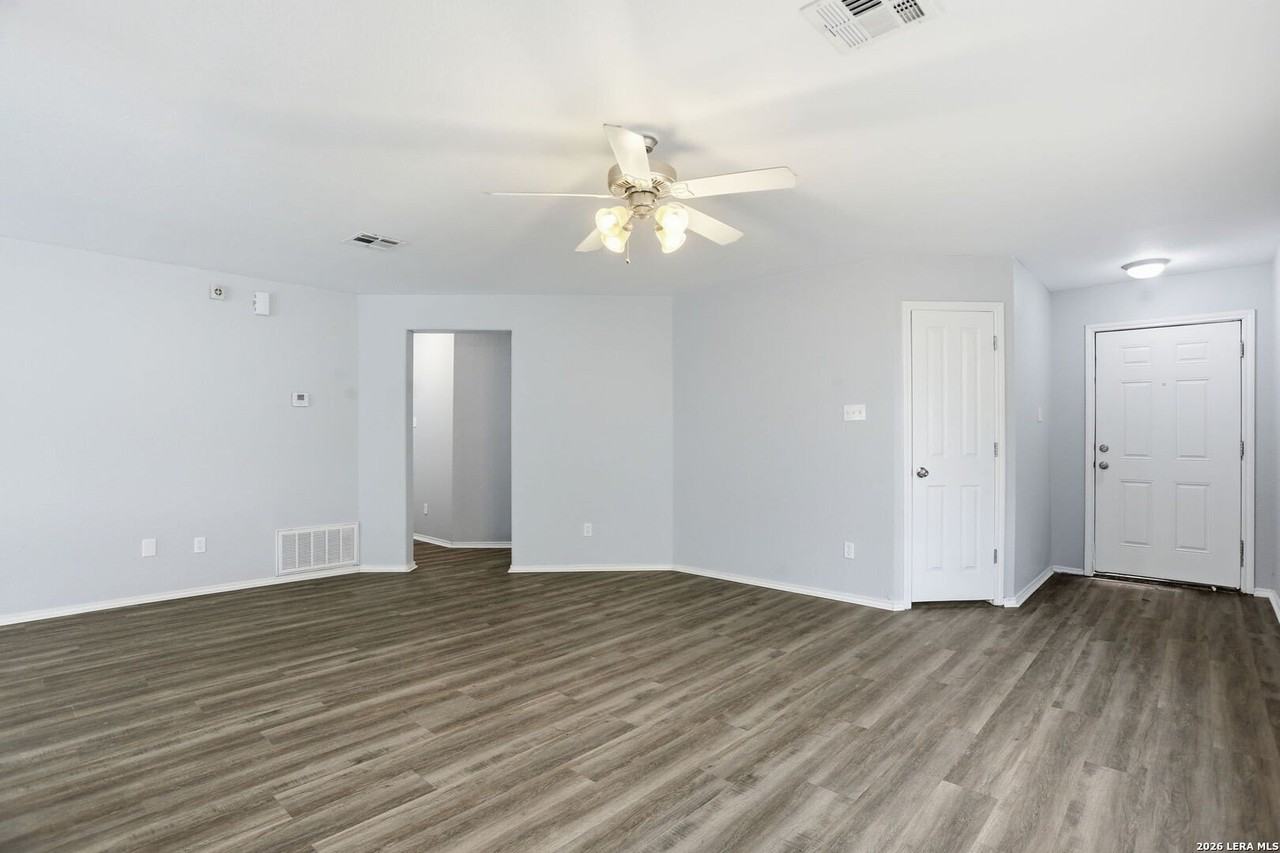 5146 Fountain Hl - Photo 5 of 28