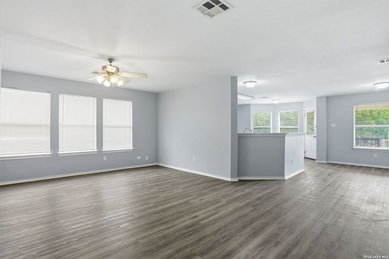 5146 Fountain Hl - Photo 7 of 28