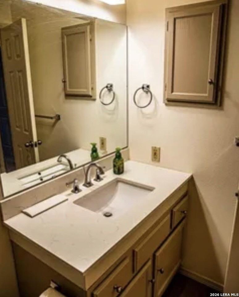 601 Thelma Dr #201 - Photo 4 of 4