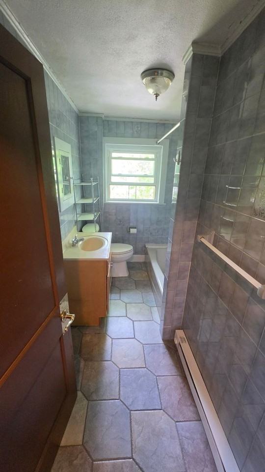 233 E Ridge St - Photo 3 of 10