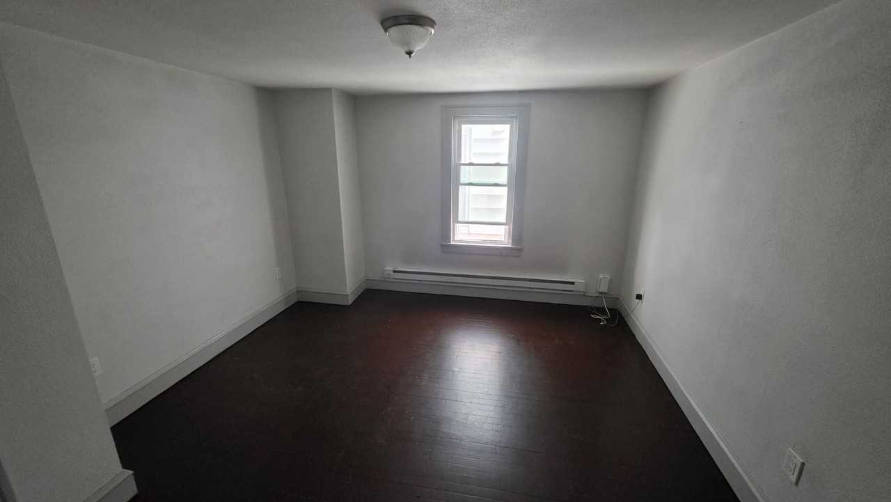 233 E Ridge St - Photo 5 of 10