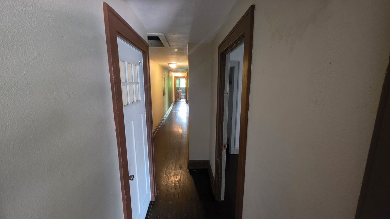 233 E Ridge St - Photo 6 of 10