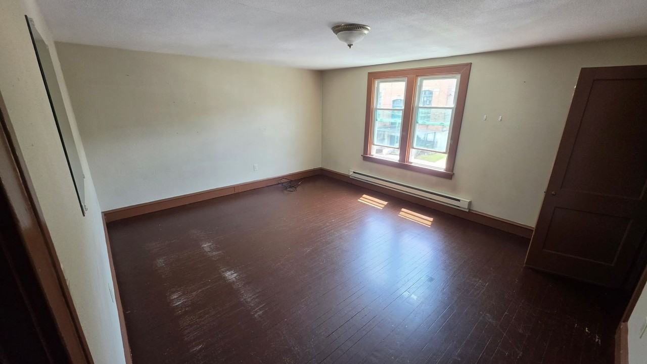 233 E Ridge St - Photo 7 of 10
