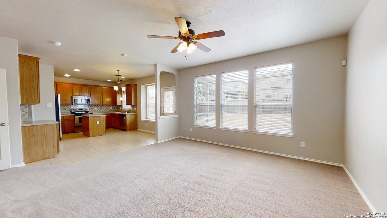12230 Medina Ml - Photo 3 of 33