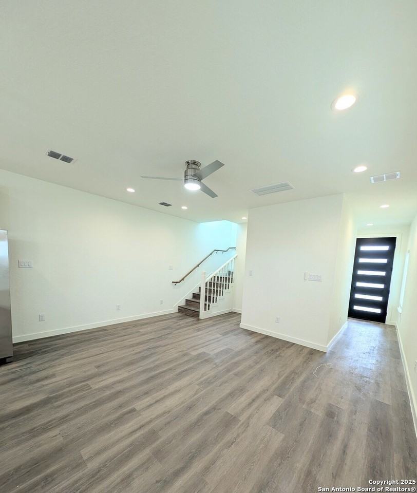 627 Essex St - Photo 6 of 24