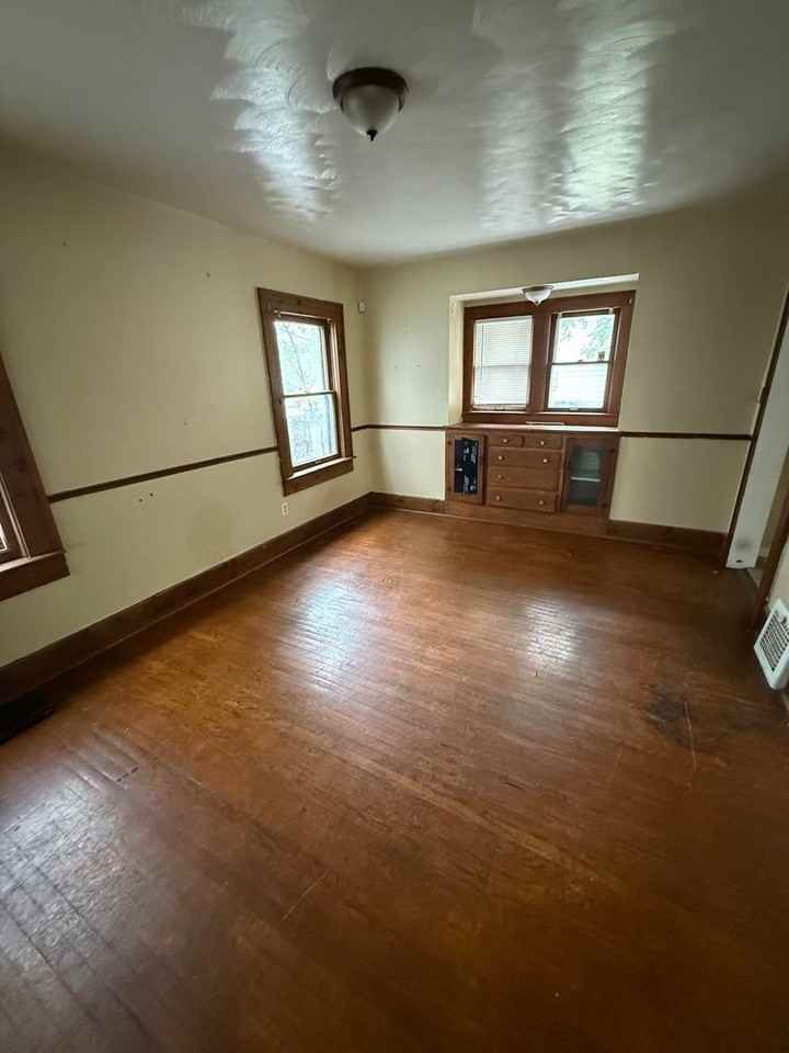 3805 Hoiles Ave - Photo 3 of 7