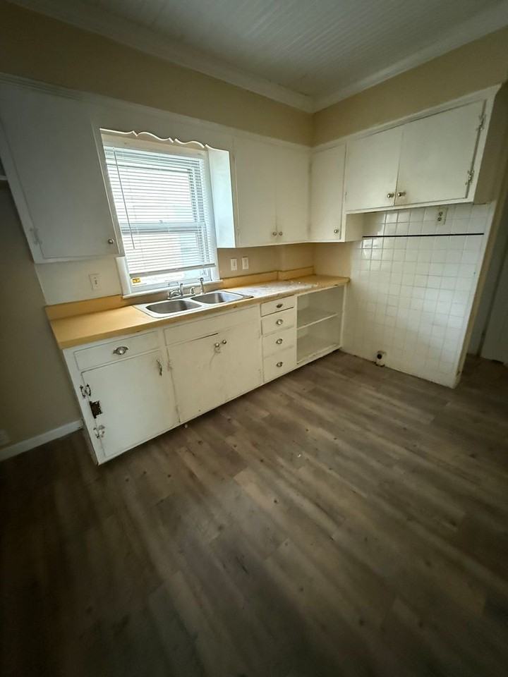 3805 Hoiles Ave - Photo 4 of 7