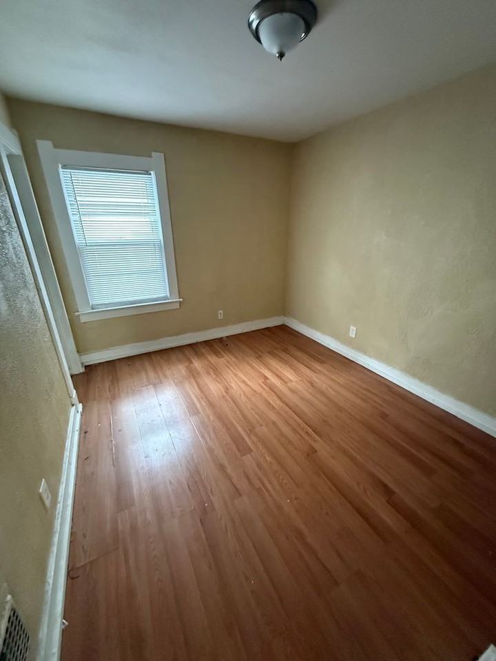 3805 Hoiles Ave - Photo 5 of 7