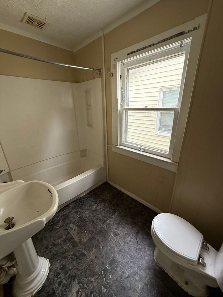 3805 Hoiles Ave - Photo 7 of 7