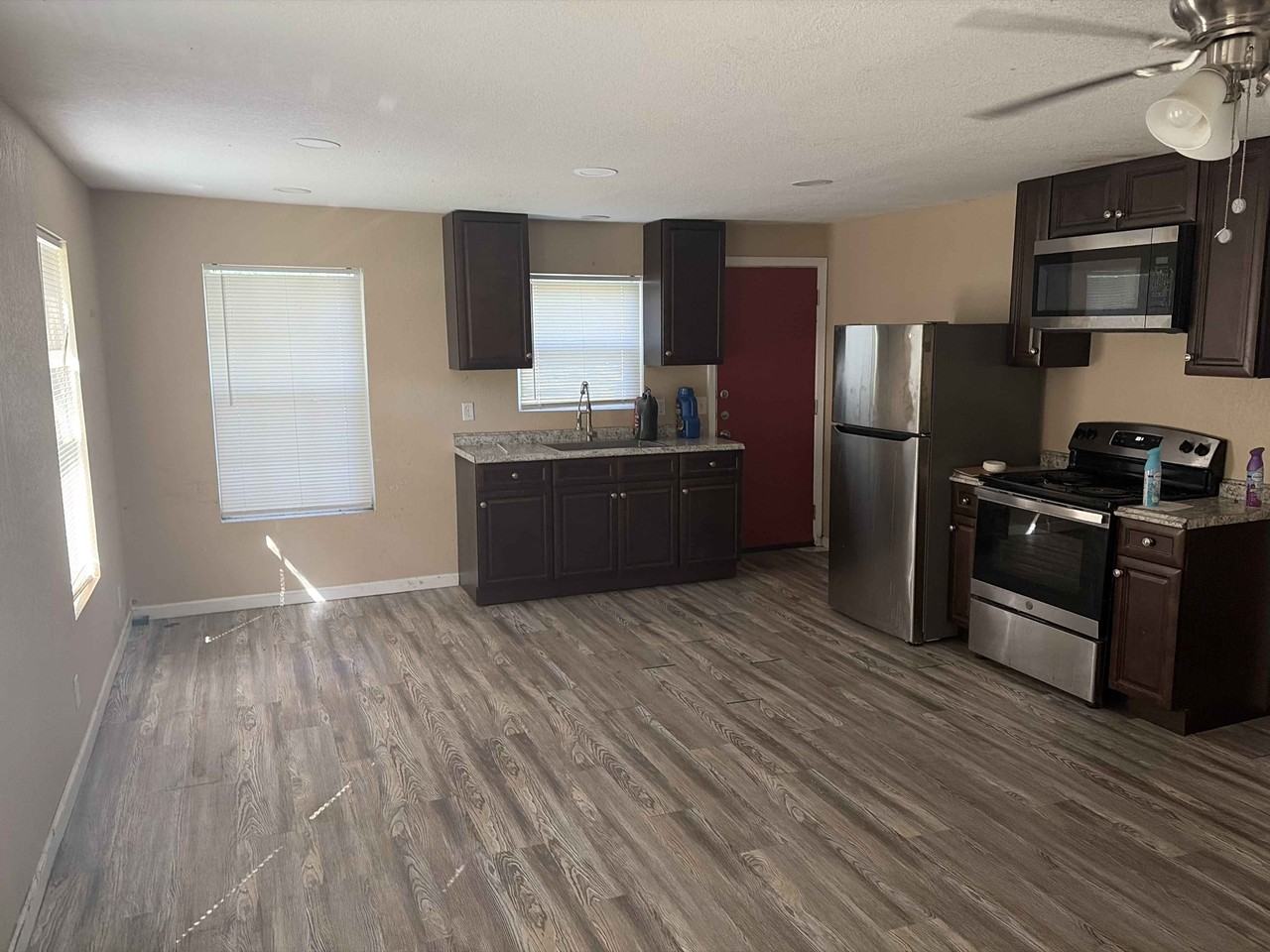701 W Colorado St - Photo 5 of 13
